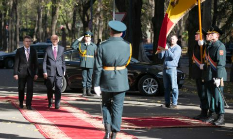 Президент Молдовы принял верительные грамоты послов четырех стран